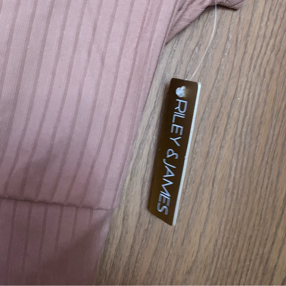 Backless Ribbed Crop Top - Picture 3 of 4